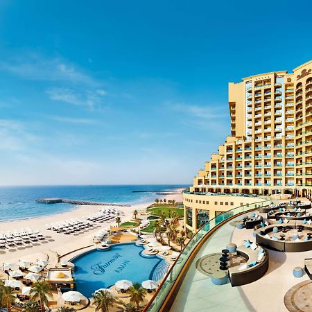 ホテル フェアモント アジュマーン エクステリア 写真 The resort's beach