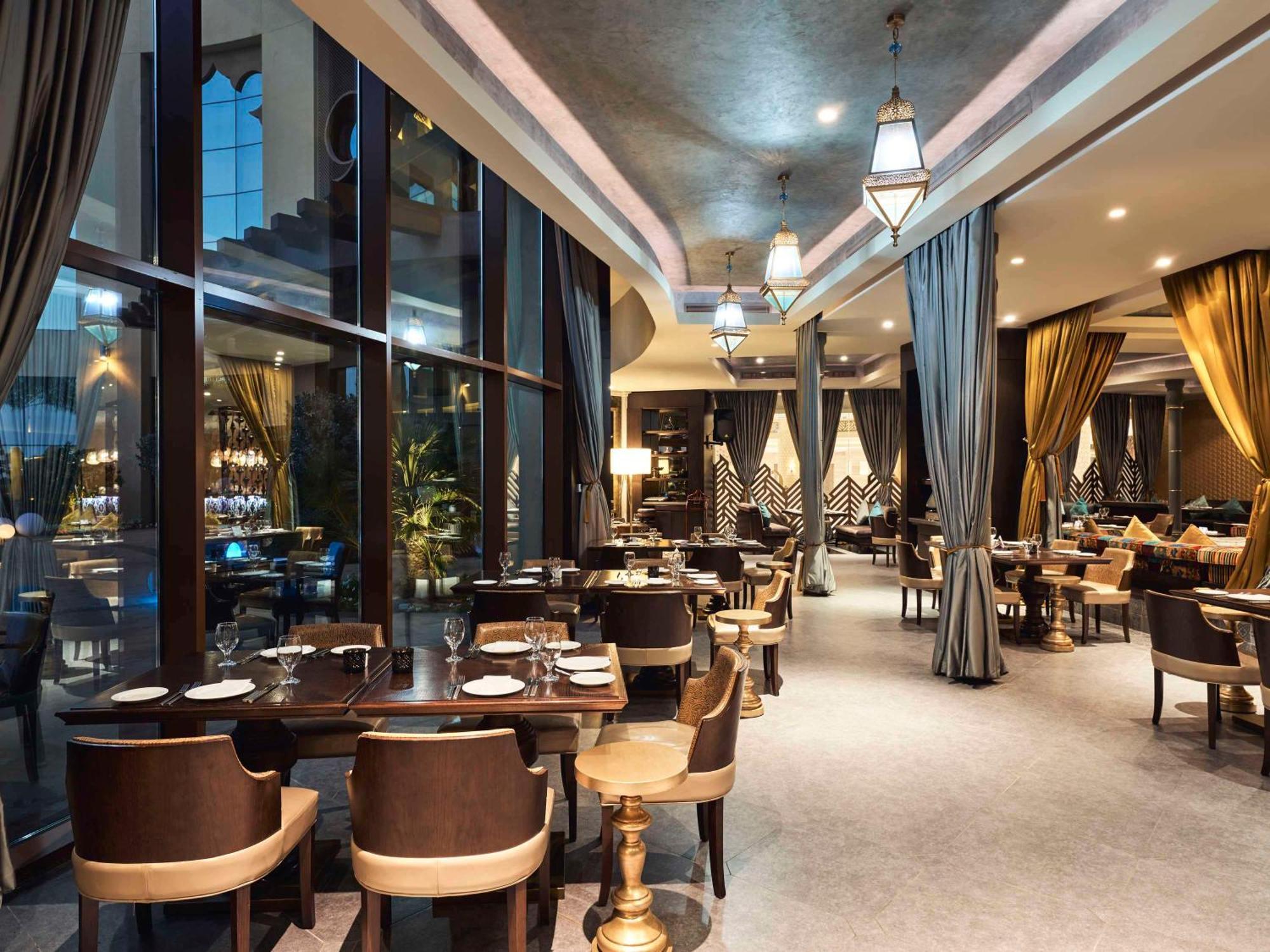 ホテル フェアモント アジュマーン エクステリア 写真 The interior of the restaurant