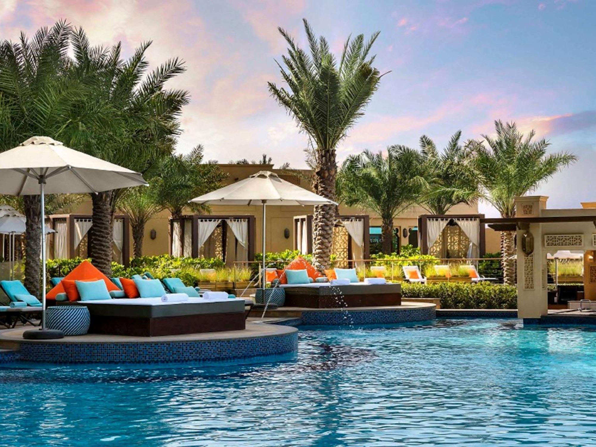 ホテル フェアモント アジュマーン エクステリア 写真 The pool at the resort