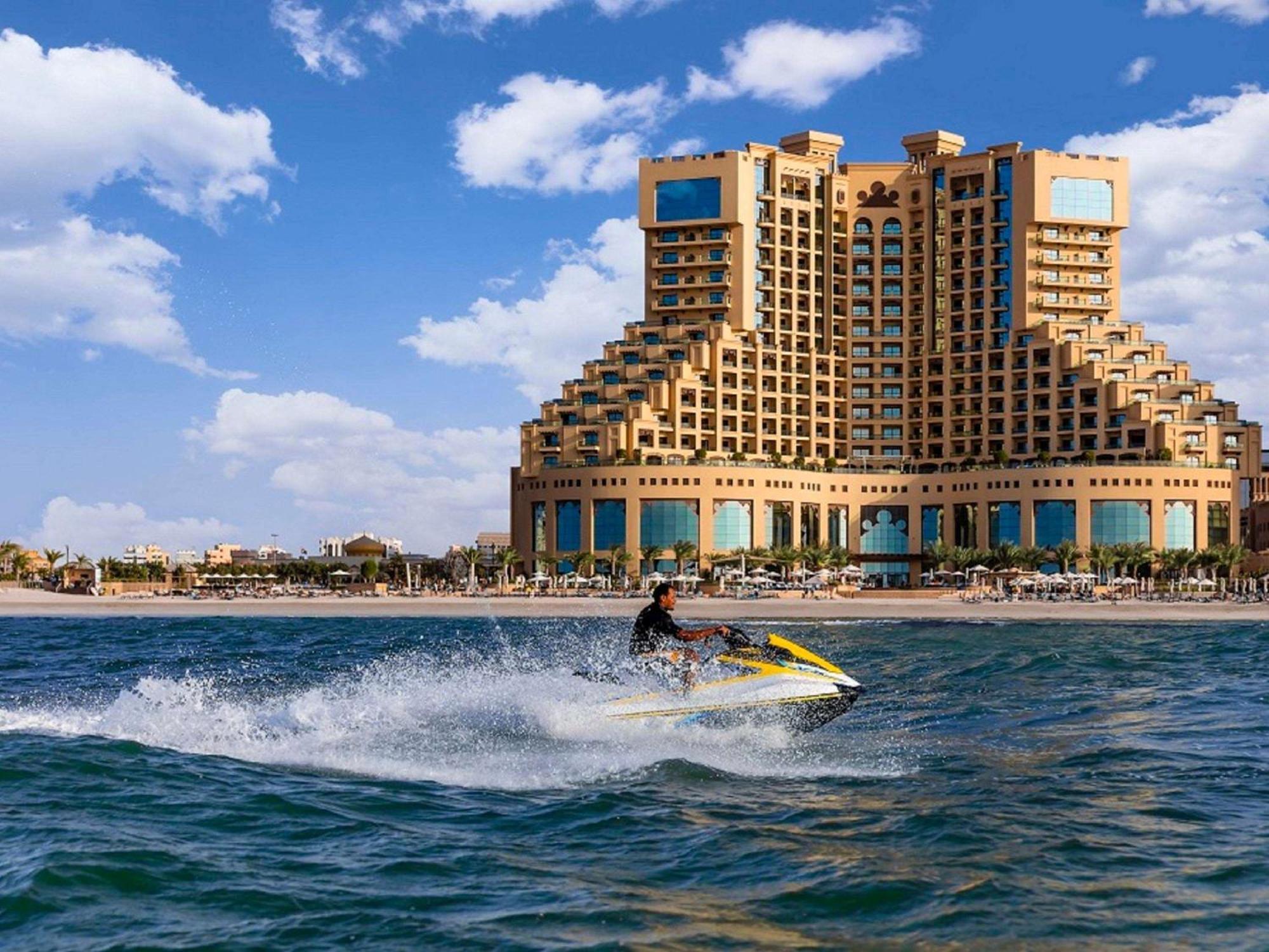 ホテル フェアモント アジュマーン エクステリア 写真 The Jumeirah Beach Hotel