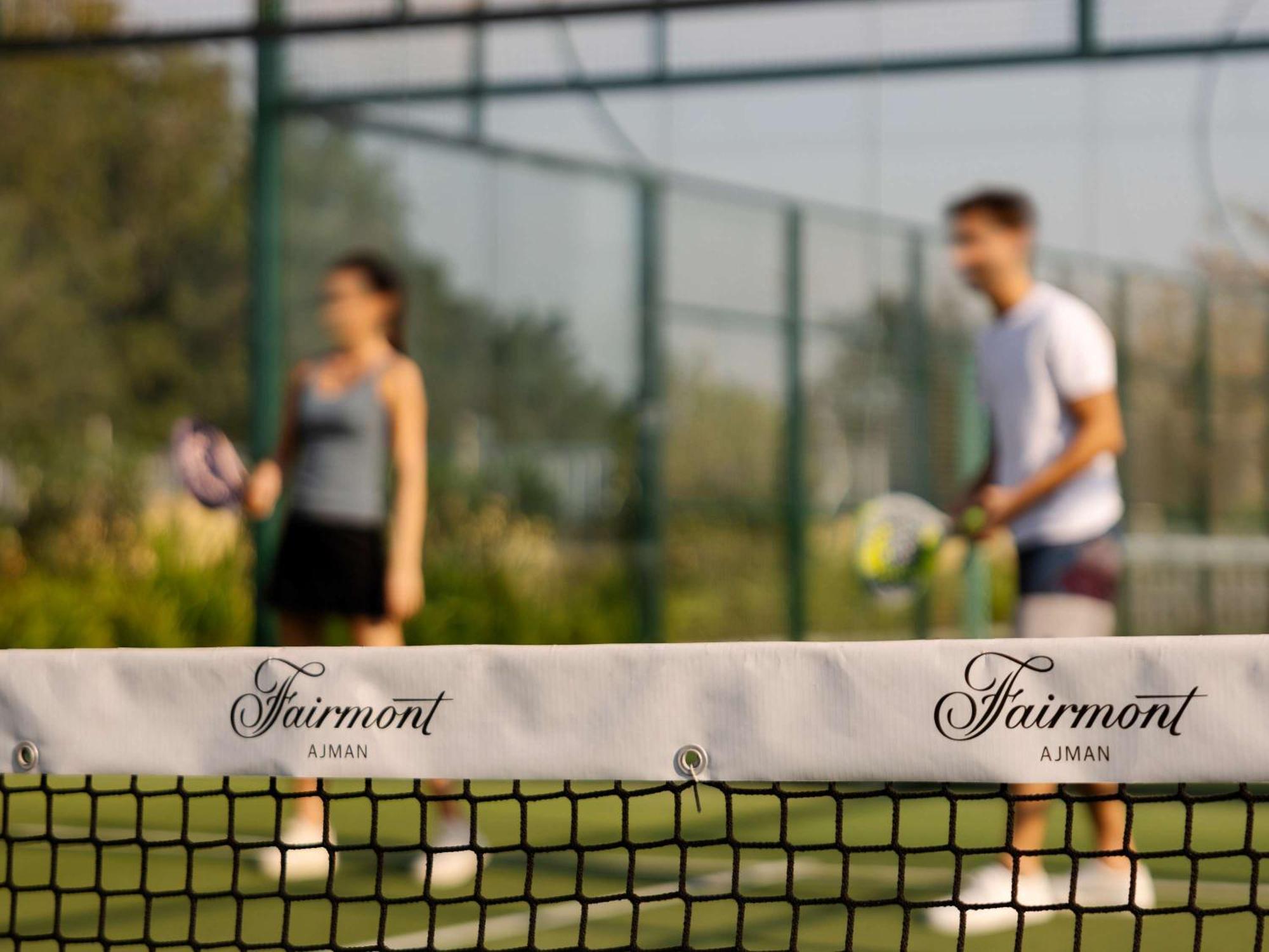 ホテル フェアモント アジュマーン エクステリア 写真 Tennis at Fairmont Ajman