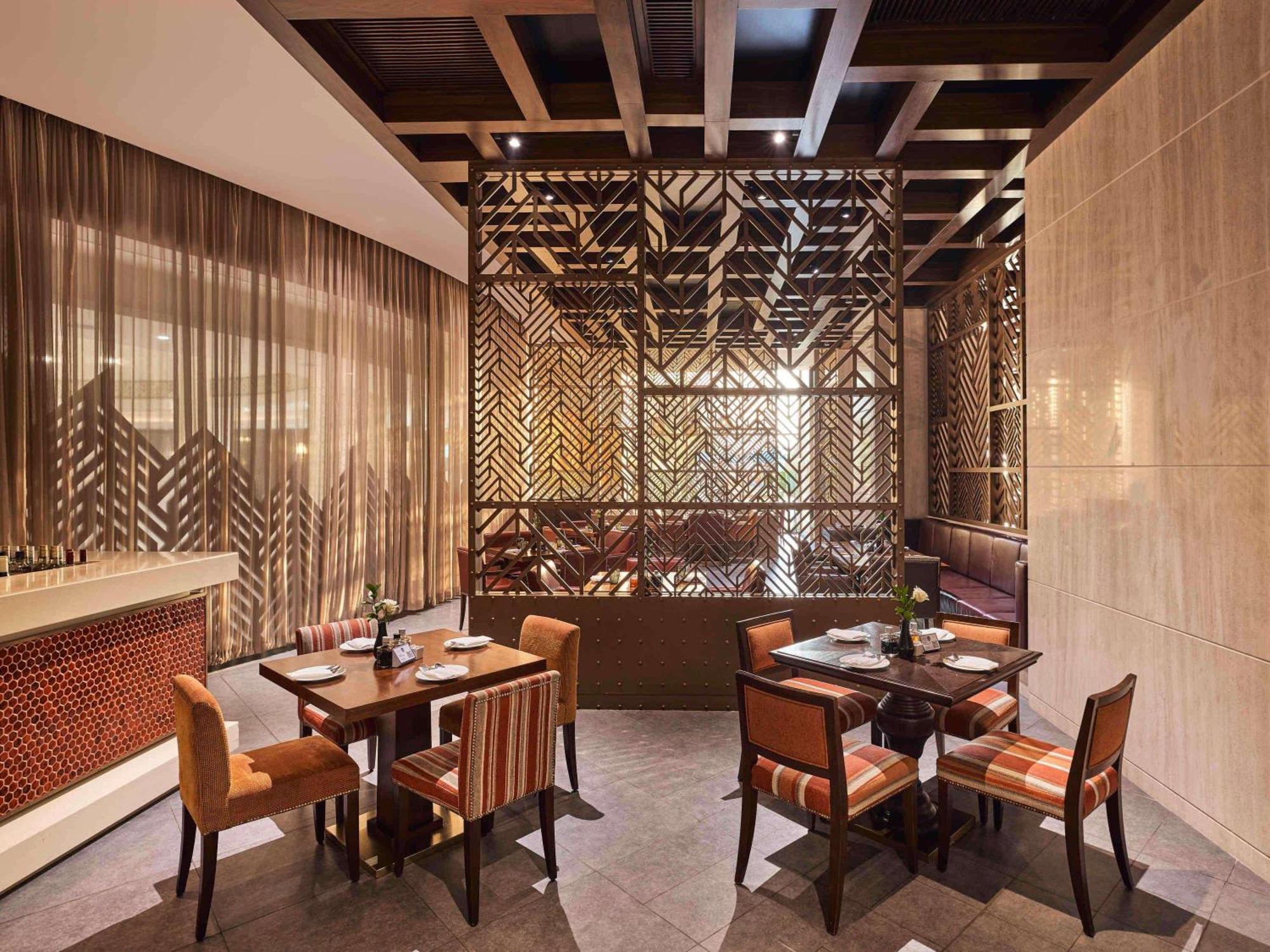 ホテル フェアモント アジュマーン エクステリア 写真 The interior of the restaurant