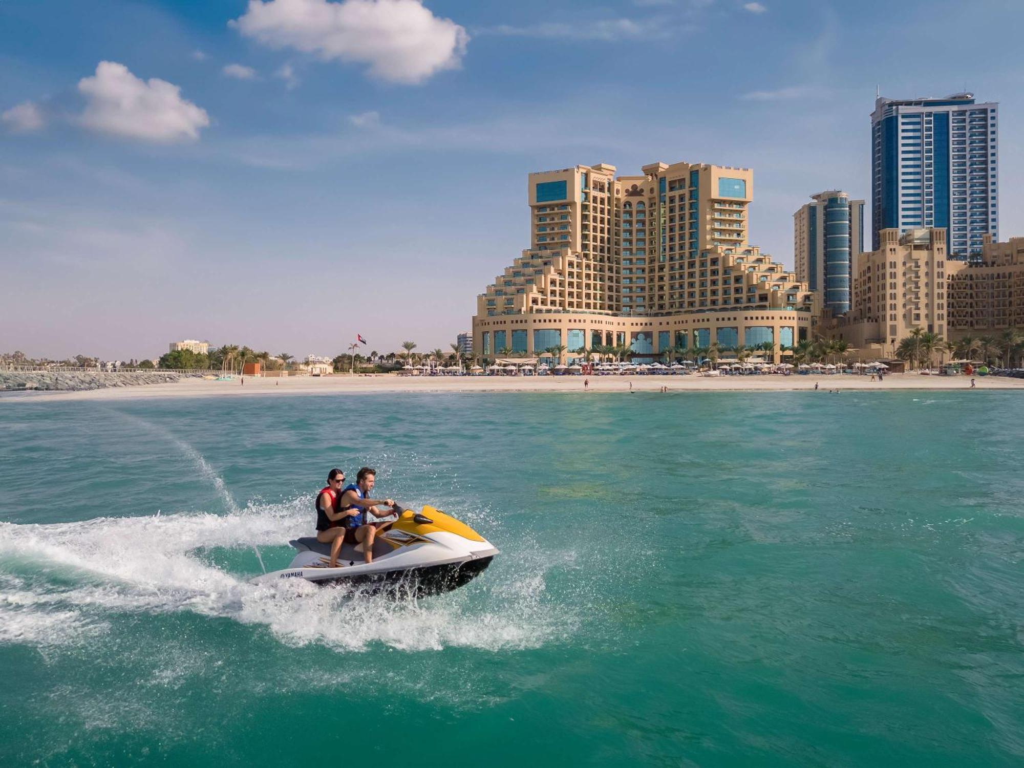 ホテル フェアモント アジュマーン エクステリア 写真 The Jumeirah Beach Hotel